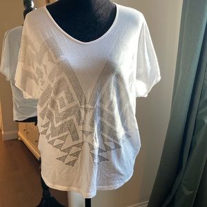 Cabi fun top. Has that 80’ jazzerzie vibe.